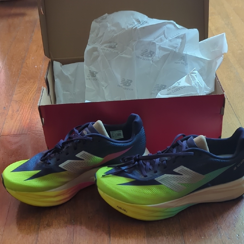 New Balance Women's FuelCell SuperComp Elitev5 NEW NEVER WORN